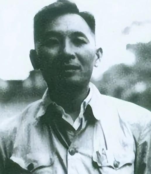 1935年，红军师长写好投降信准备带全师投敌，21岁政委连夜拍桌：绑了！多年后，