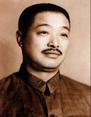 1947年,彭德怀率领部队过沙漠,又热又渴。管理员弄了几根黄瓜给彭德怀，彭德怀为
