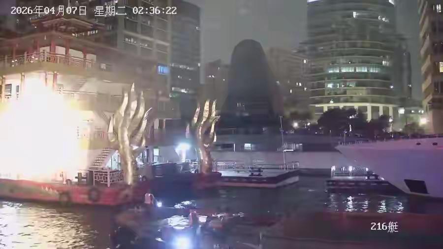 黄浦江凌晨惊魂！失控货船直冲码头，民警出手化险为夷
 （个人观点仅供参考，无任何