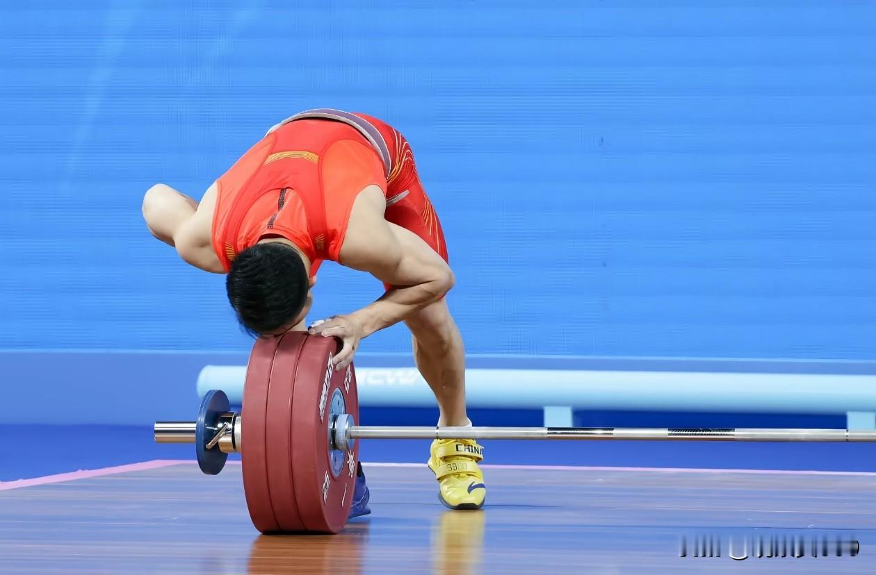 【🏅每一克重量，都是千针之痛｜石智勇用伤痕铸就传奇】

当石智勇在第十五届全运