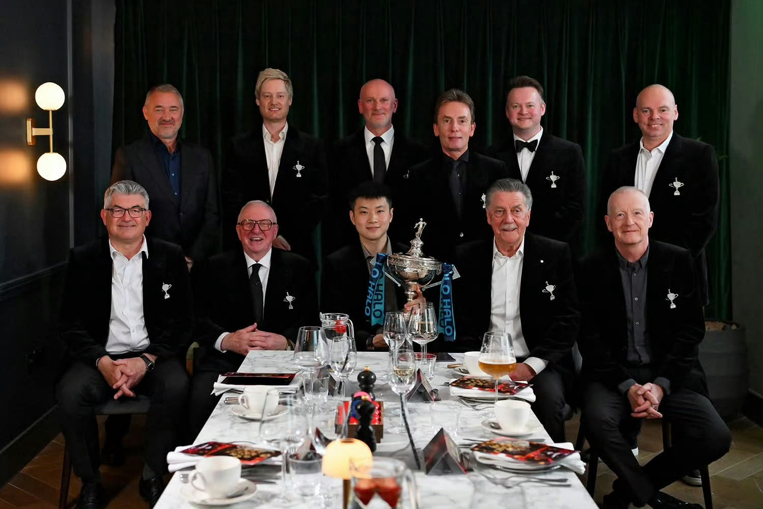 斯诺克世界冠军合照赵心童居C位  📷WPBSA球员协会举办了第二届年度“世界冠