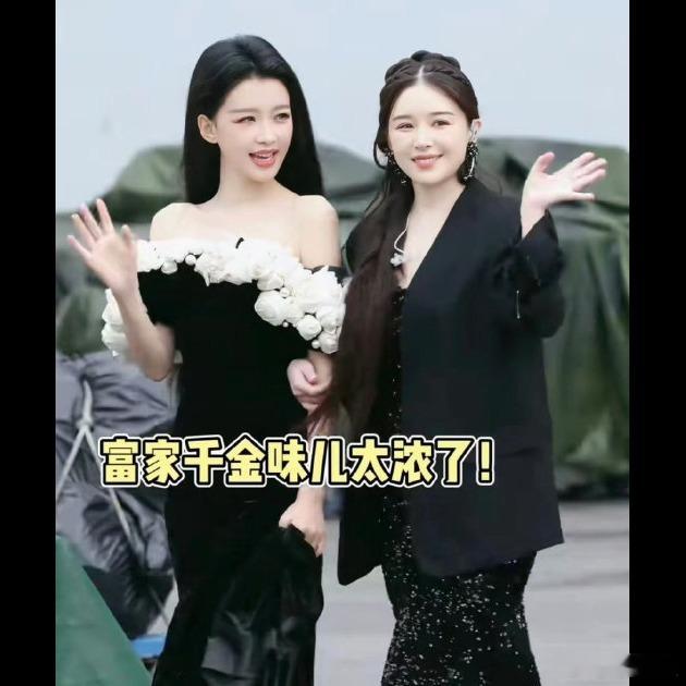 今天看直播后台一直希望她俩有点互动的，结果并没有😭两个姐姐都很好，希望不要因为