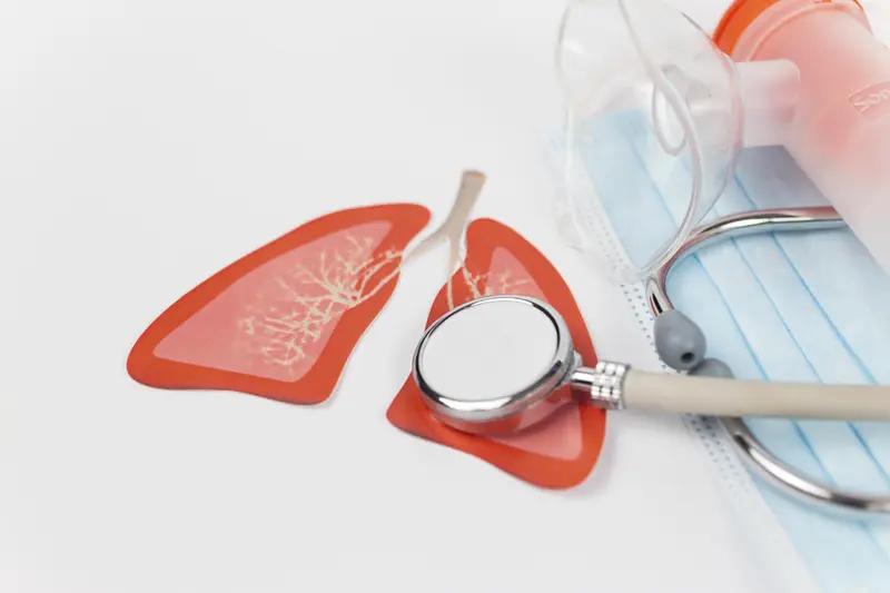 12月16日，55岁男子男子因咳嗽肺炎在广西贵港市第二人民医院住院仅两天突发躁狂