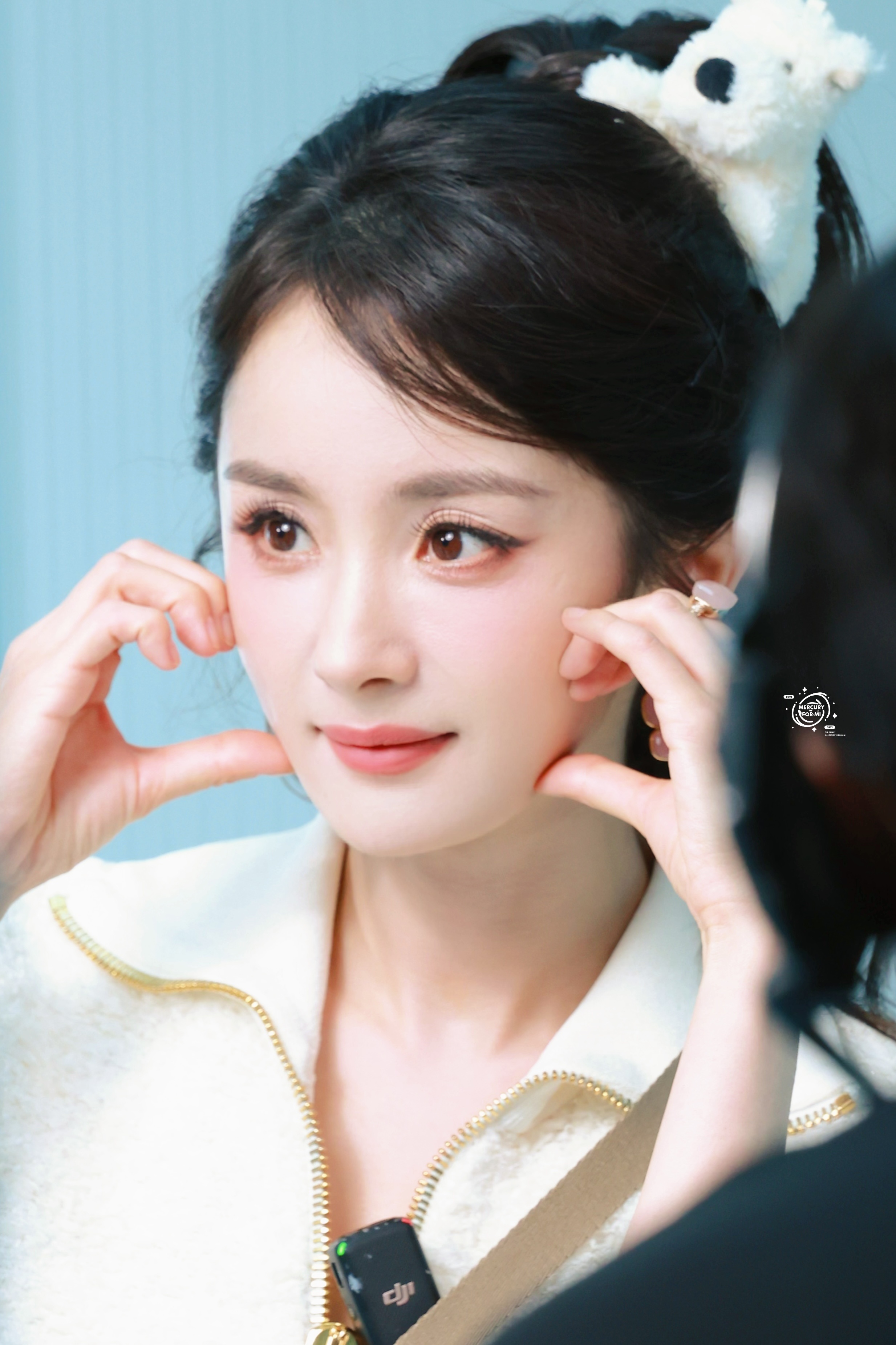 杨幂粉丝一上线就存图 存存存存到厌倦！脸颊比心 迷鼠我啦！[拜托] ​​​
