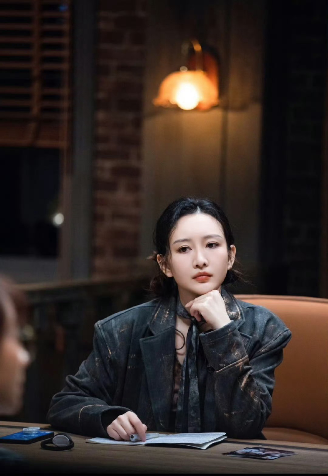 王鸥网红校花时期大侦探 记忆里还是那个穿校服的鸥学妹，转眼已成气场全开的姐姐。时