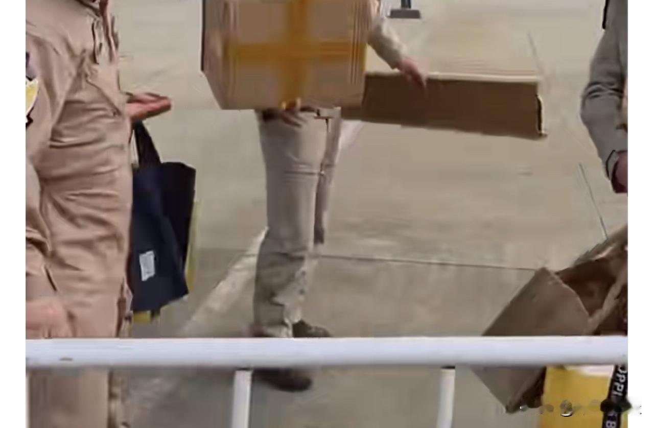 “苏霍伊旁边停一停，先把啤酒装满舱”，俄罗斯飞行员来中国航展“进货”了

202