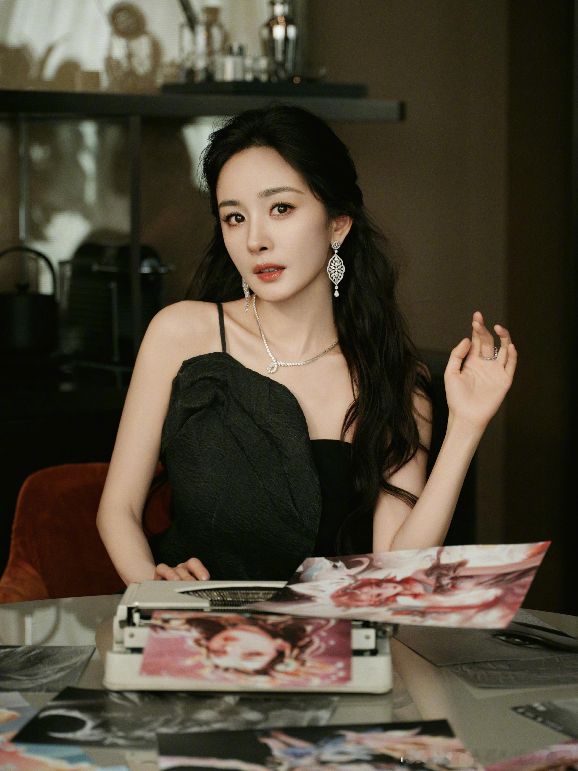 杨幂  🦊杨幂bkt全球首席代言人 世界上没有白走的路，每一步都算数，现在每分
