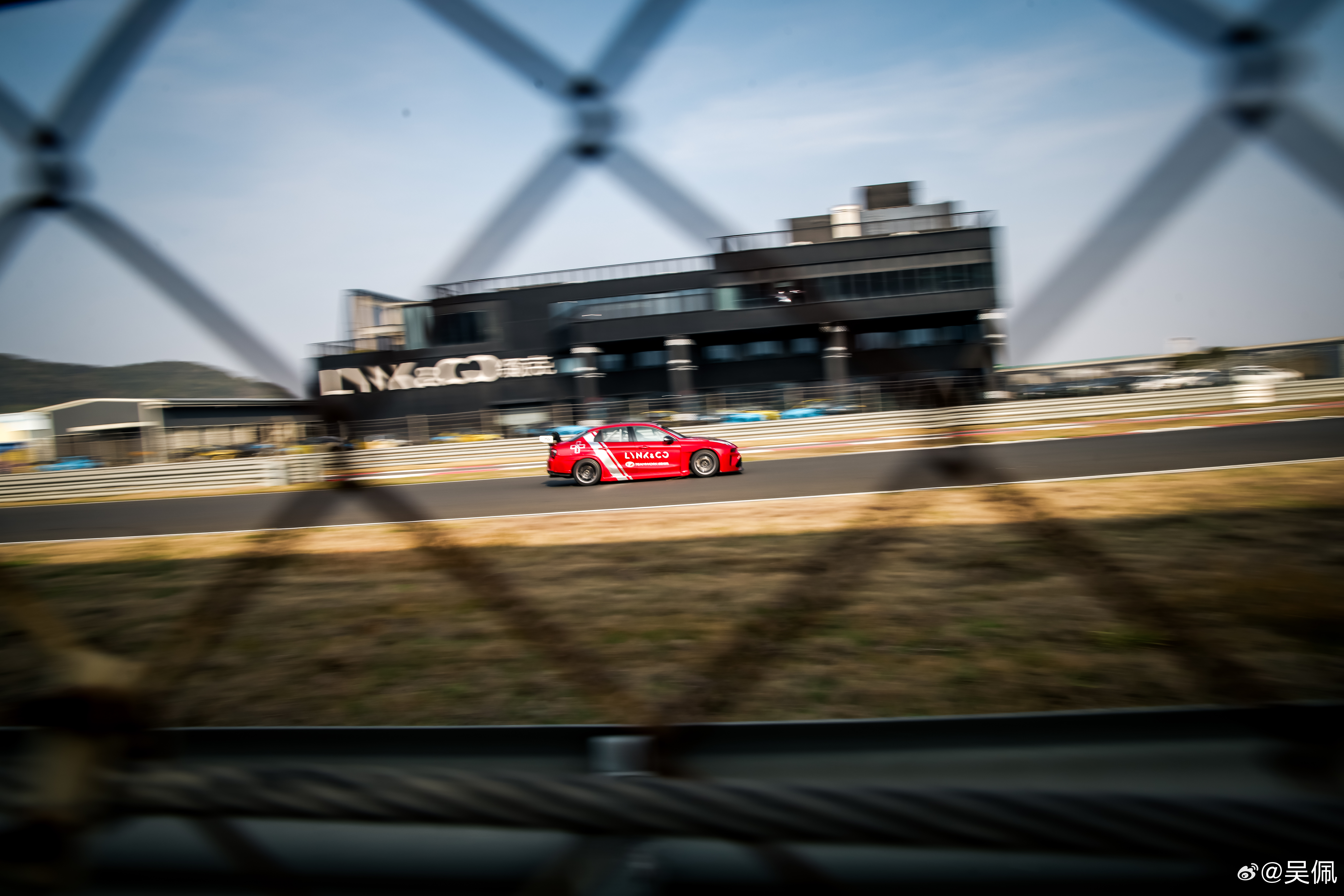 领克问我要不要去宁波开开领克的TCR赛车，但今天是儿子生日，我就推辞了。前几年我