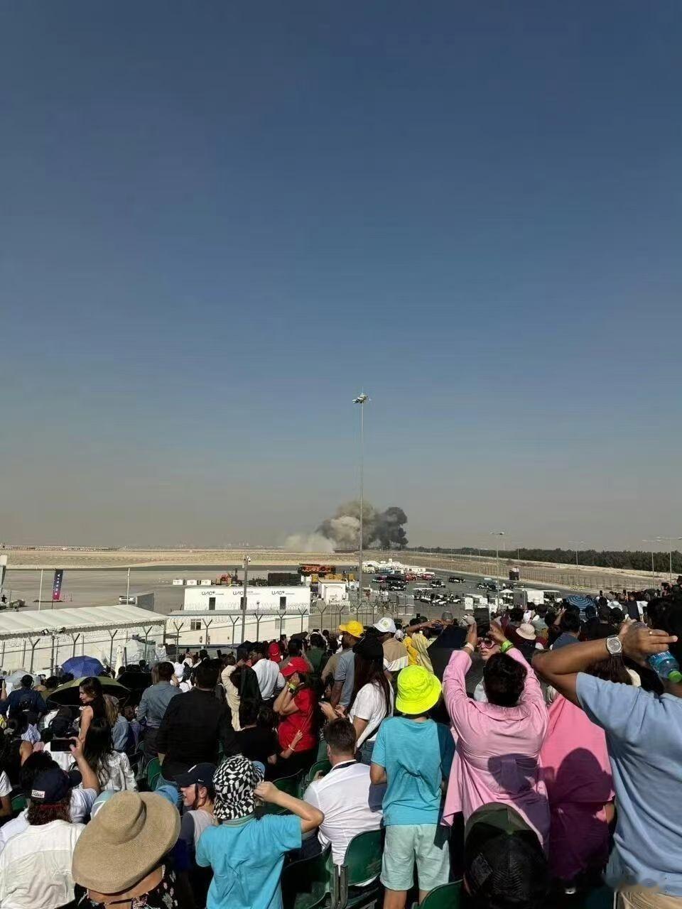 三哥是真牛逼，
以一己之力点燃了迪拜的天空。