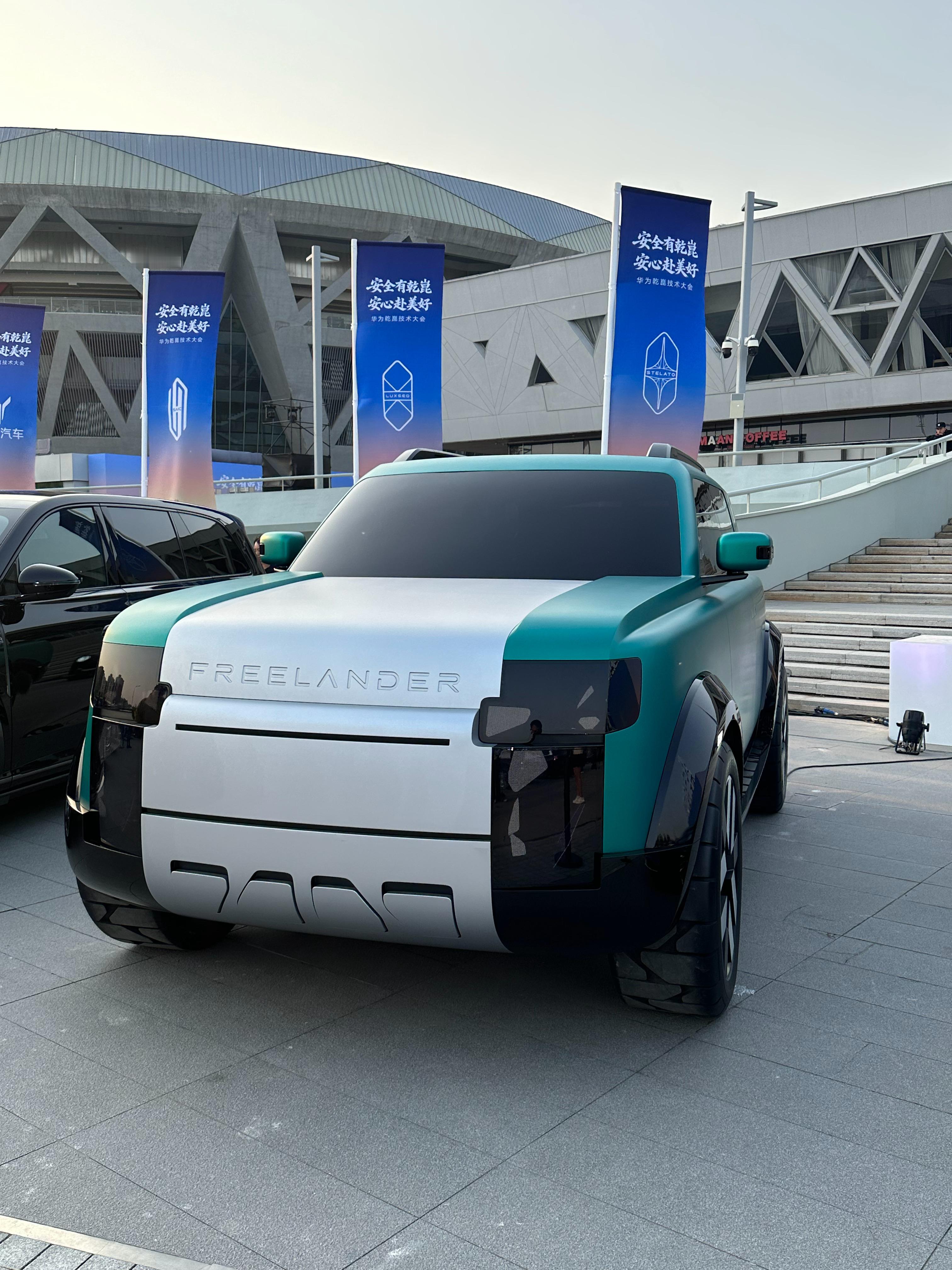 啊祖，外面全是华为谁在现场啊！华为乾崑 | 奕境首款旗舰SUV——奕境X9，同级