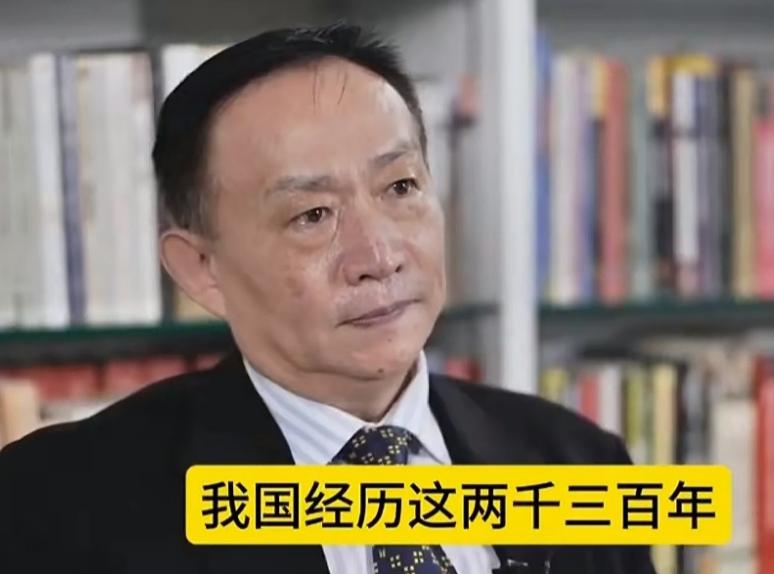 大家都说商鞅被车裂，是因为动了贵族的蛋糕，可学者卢麒元却一针见血地指出：真相远不