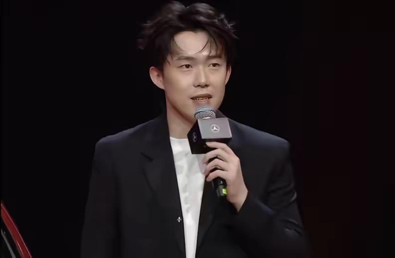 王楚钦：25岁少年的真诚与格局
 
一夜之间，无论是王楚钦的支持者还是此前对他无