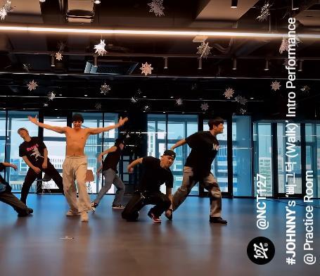 【twi】NCT现在年龄最大的：不穿上衣          NCT最小的：不穿裤