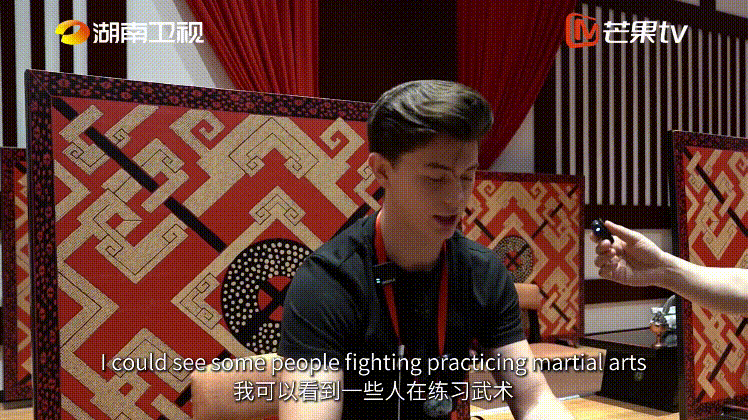 艾略特临摹隶书100分歌手2026艾略特走进湖南博物馆，欣赏珍贵文物，体验传统隶