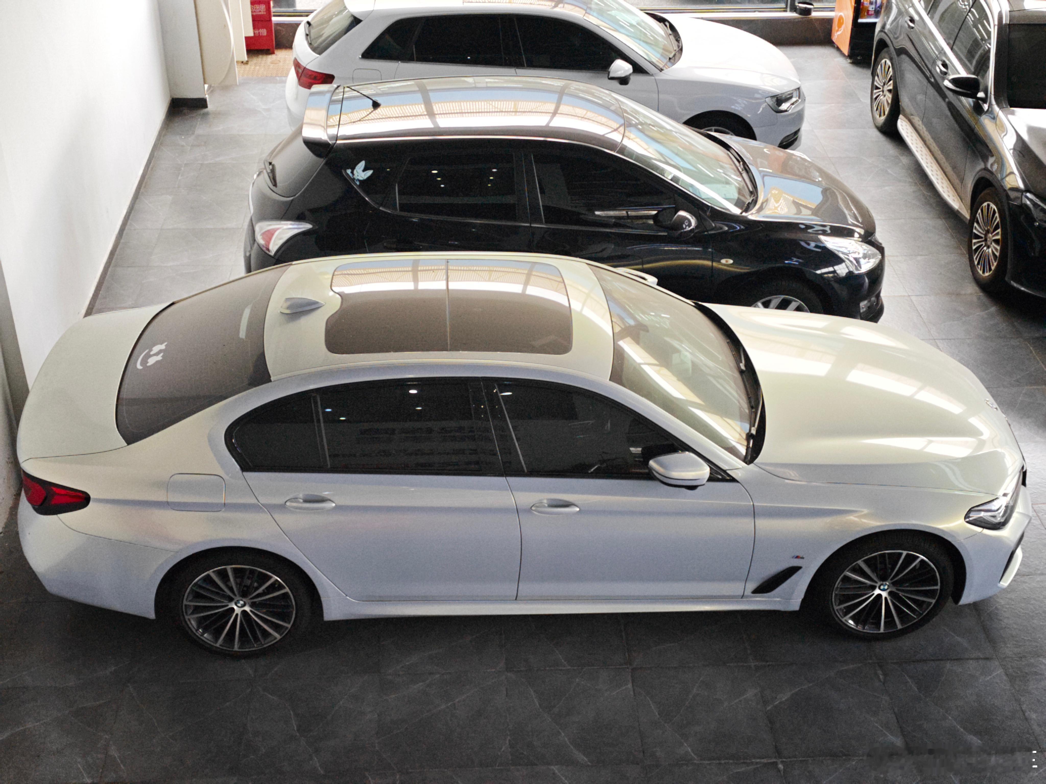 我朋友偶尔会做一点儿抵押车辆放款的生意 前几个月抵押了一台5系给他，18年530