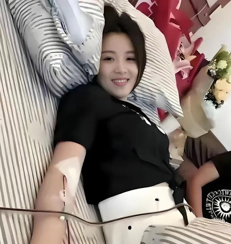 太感人了！浙江一28岁女孩无偿捐献骨髓，救了一名15岁白血病男孩。没想到，男孩康