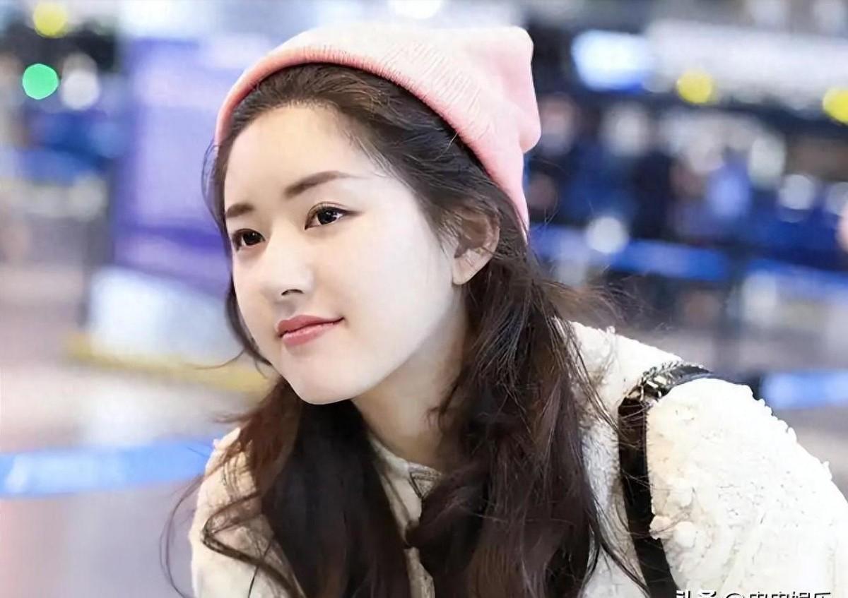 赵露思这是疯了吧？直播哭着说宁愿回家开面馆也不当明星了。
我去 这什么神仙操作？