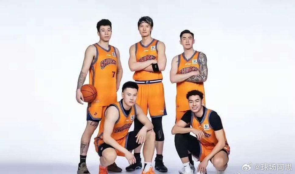 上海队好运气来了挡都挡不住，去年签了小胖子洛夫顿，在联赛大杀四方，球队一路高歌猛