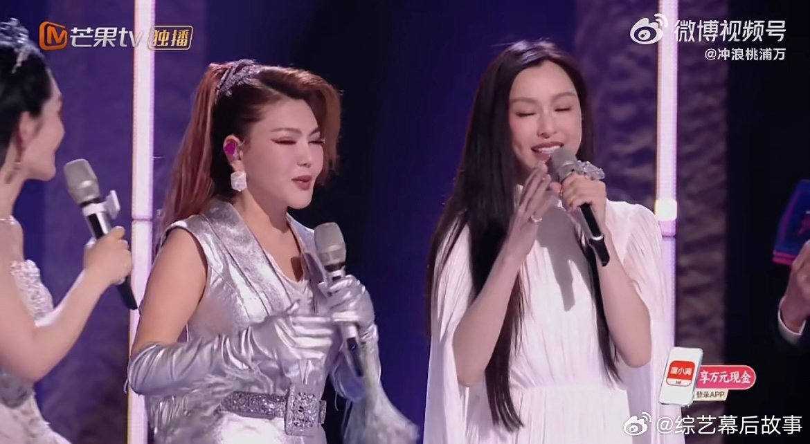 范玮琪没牵到乌兰图雅 真的要被这段笑晕，一个想牵手求鼓励，一个耿直握手回应，画风