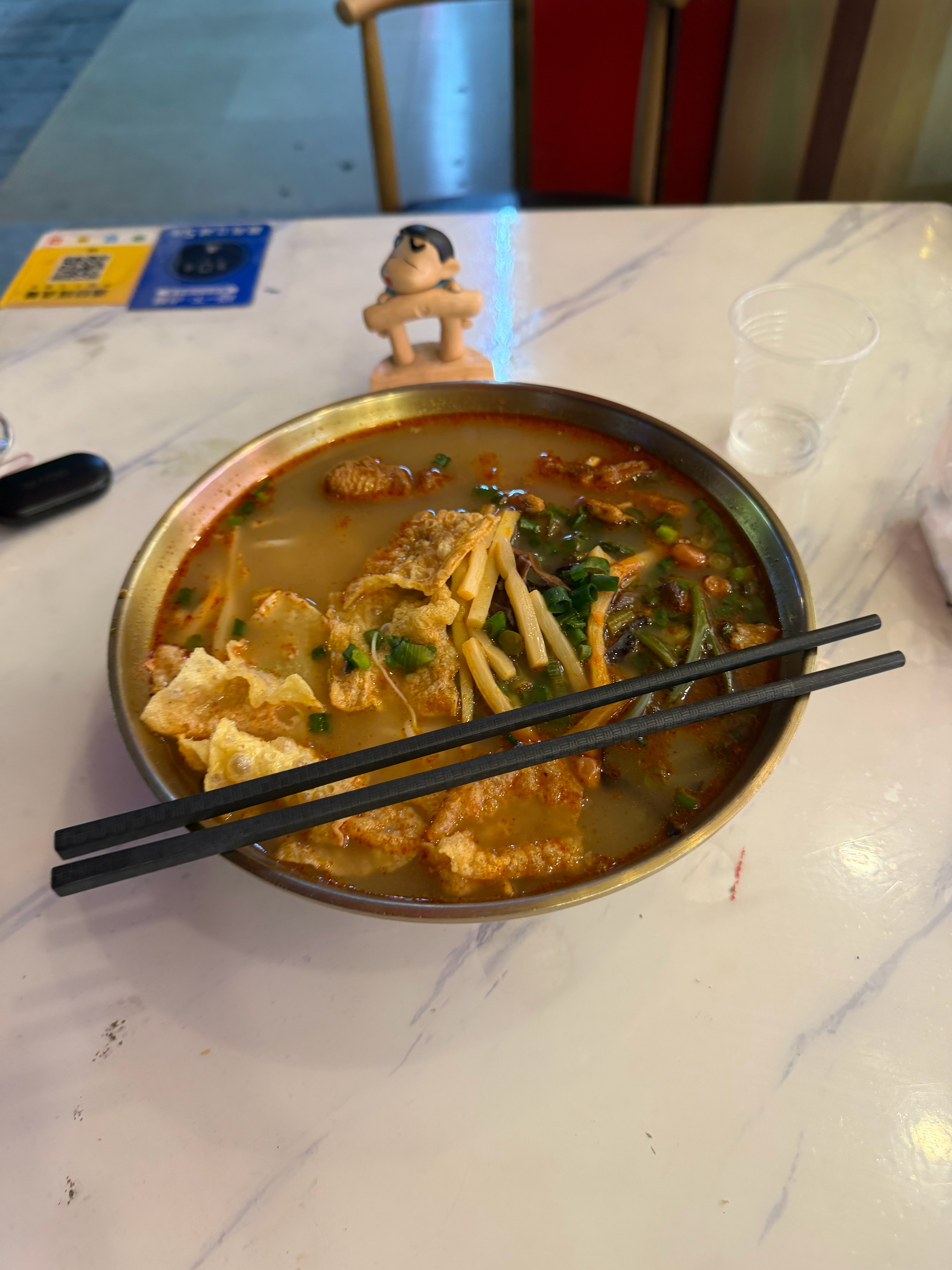 能不能陪我吃个螺蛳粉，手机支架已经到位，缺一人 ​​​