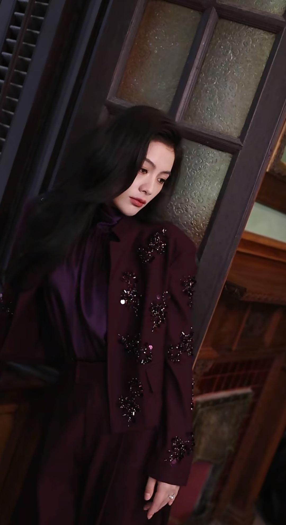 clj陈丽君 

陈丽君这让人找不到任何形容词来形容的美

@陈丽君_点绛唇 ​