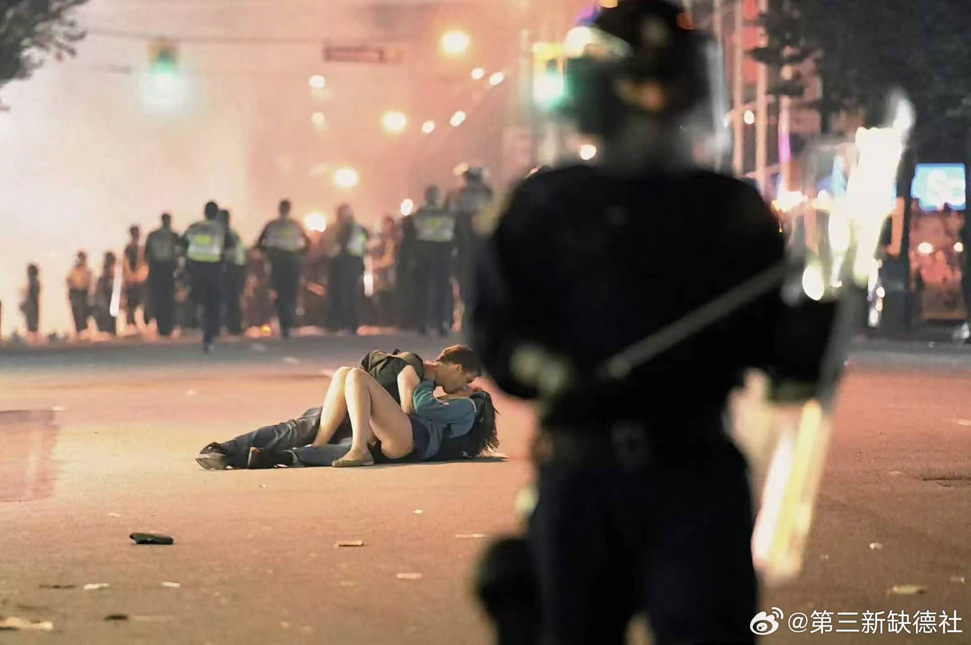 暴乱时期的爱情 ​​​