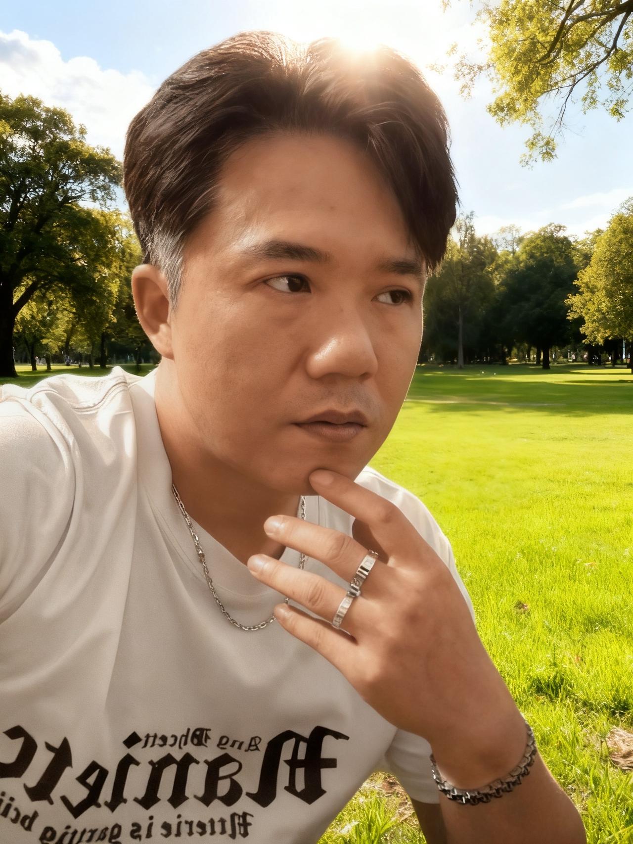 人生恰似一场苦难的行军。半生风雨飘摇，一路踉踉跄跄，不敢肆意任性、撒娇使性、随意