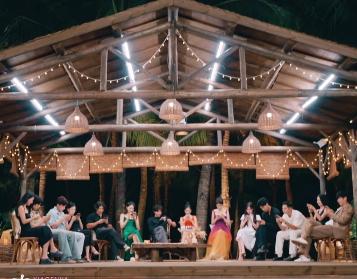 看来大家真的离不开手机。。。 ​​​