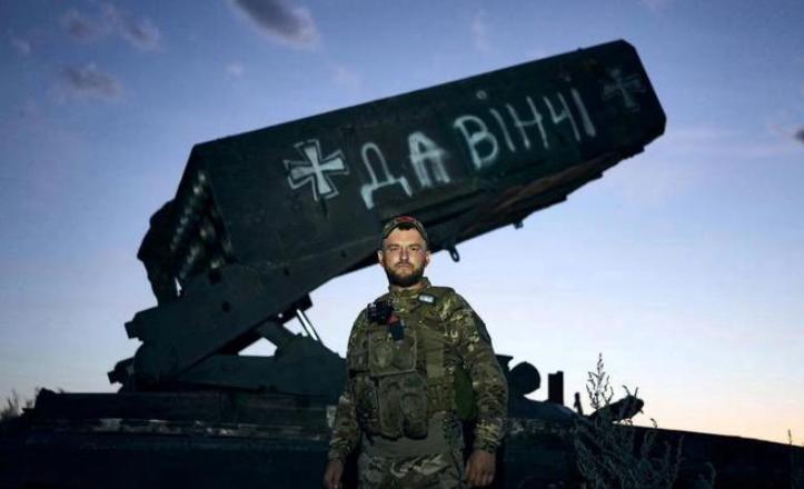 乌军“达芬奇”第一突击连用上了TOS-1A温压弹系统，这张照片清晰的展示了乌军缴