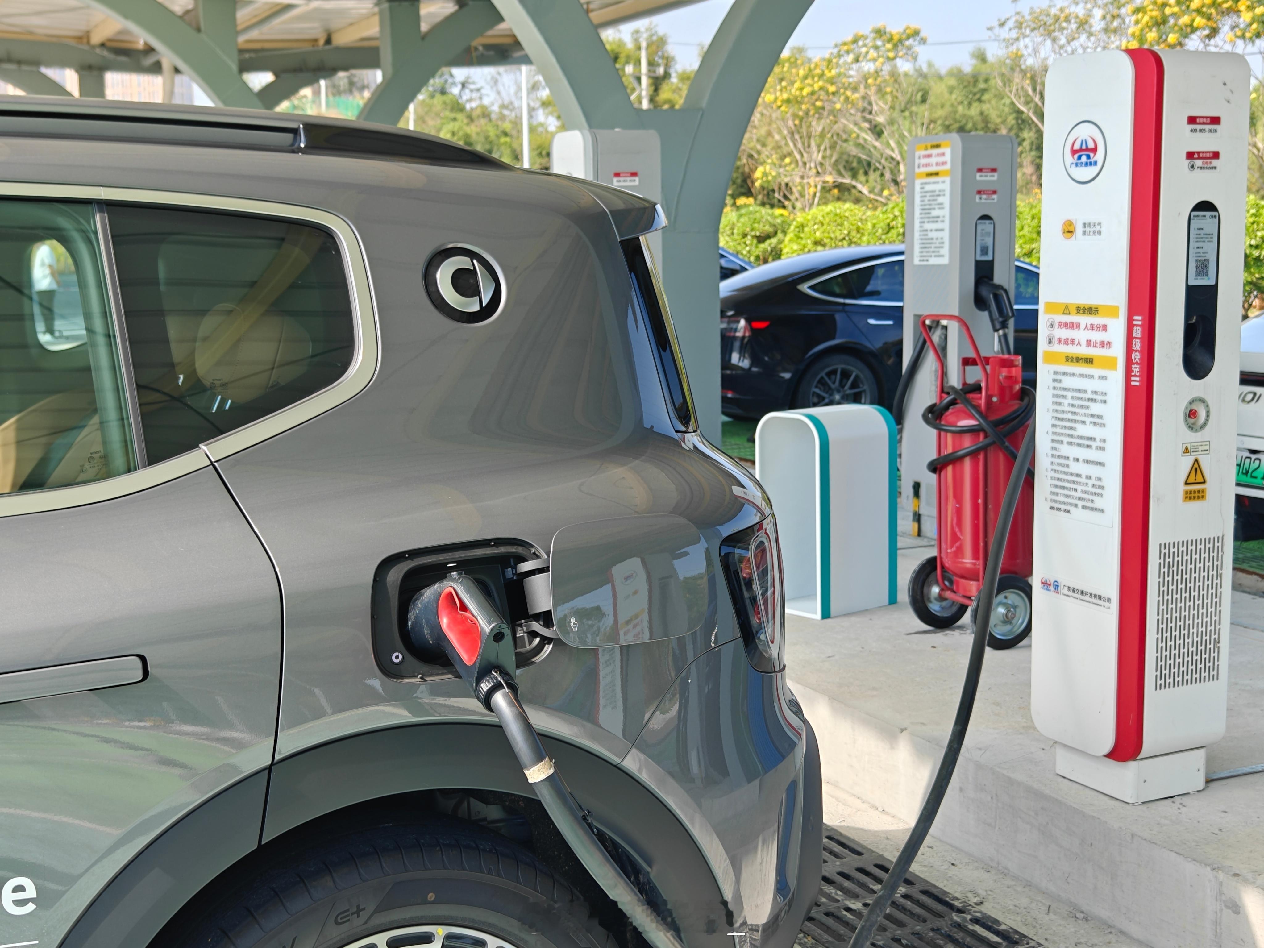 两年后看吉利「雷神插混」，到底做对了什么？最近试驾了领克08、银河星舰7再到sm