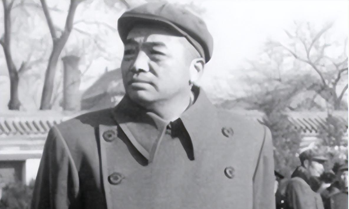 1965年彭德怀在四川担任第三副主任时，他的三位直属上级分别是谁呢？
1964年