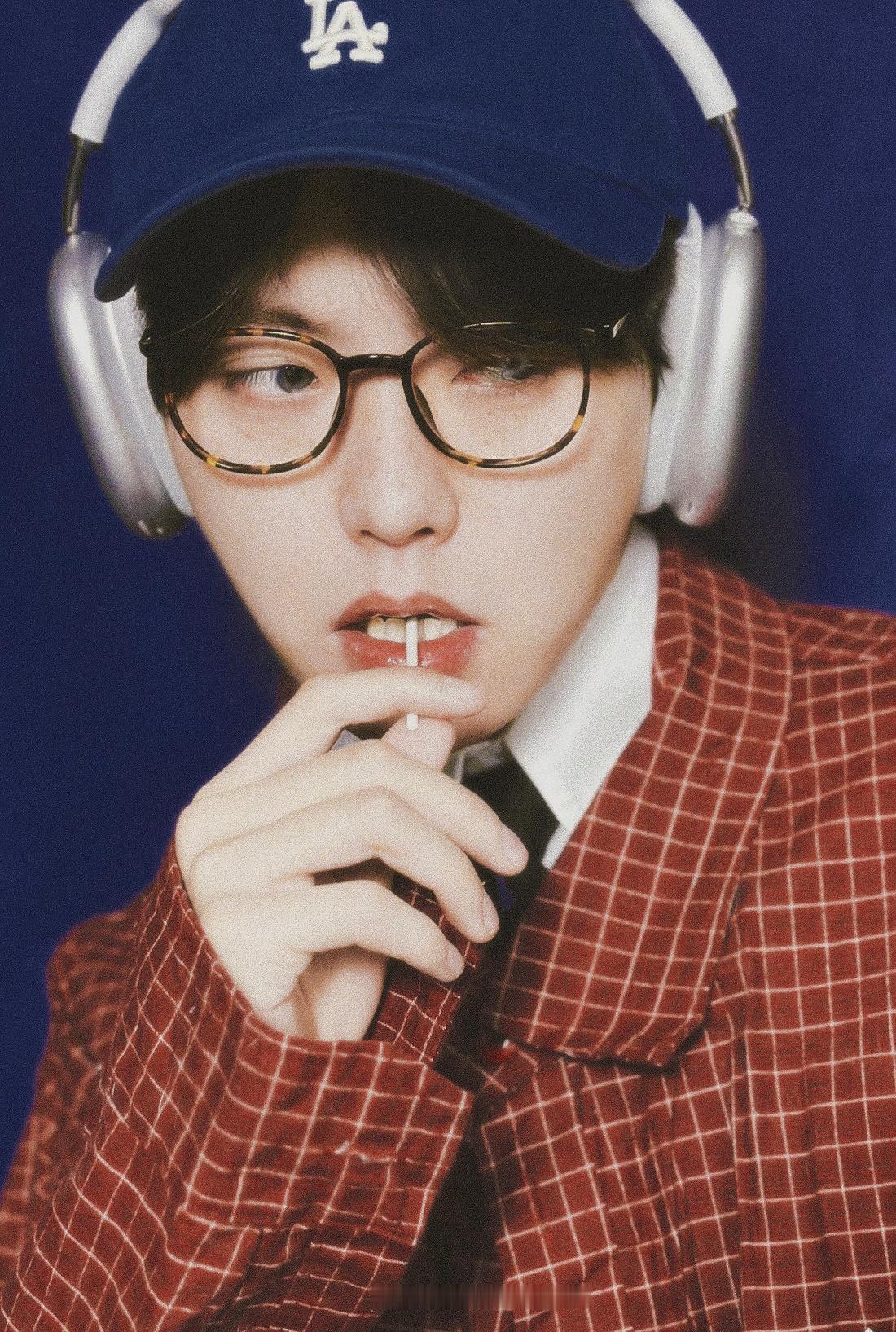 美式校园混血复古这组，小雀斑很可爱[哈哈]棒棒糖+坏坏的模样，好古灵精怪[彩虹屁