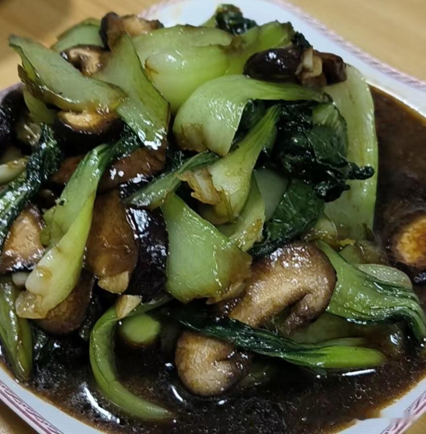 中国的菜系特别多，我也不懂，大家看看这是哪个菜系[捂脸]。

最近公司换了厨师?