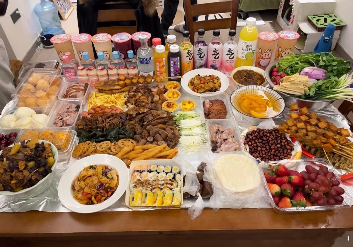 南北过小年都爱轻松聚这才是轻松聚餐的样子看似简单，实则也很简单😎朋友聚会正确的