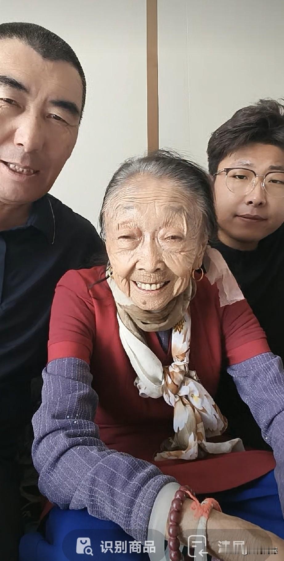 马阿姨今年已经88周岁了，一九三九年生人，属兔的，和我母亲同岁，现在身体还非常健