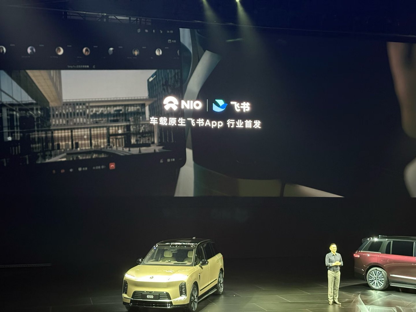 足底按摩，磁吸茶馆，专属会议系统，第三排对讲功能，隐私玻璃，等等，蔚来ES9卷的