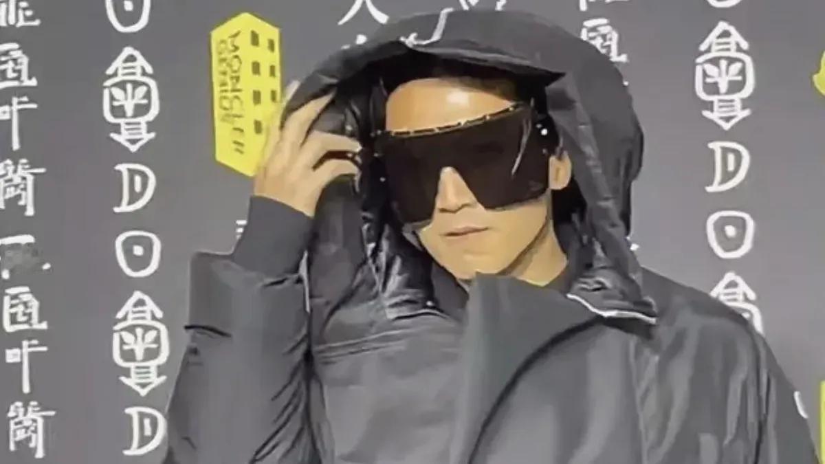 谢霆锋在一次活动中，身着一件羽绒服惊艳亮相，然而其服装搭配却引发了网友们的热议。