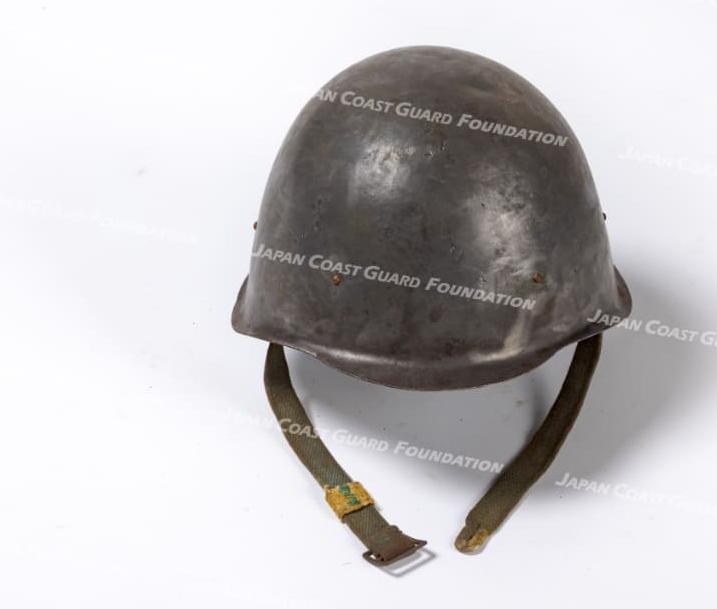 日本海岸警卫队在朝鲜间谍船上缴获的朝鲜头盔