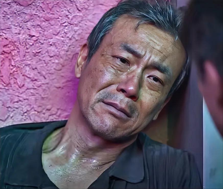 谁能懂老刑警老冉的痛？

   头发熬白才抓到杀害儿子的凶手，

    把徒弟