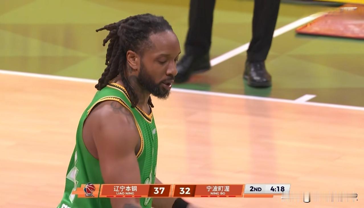 辽宁本钢外援威尔斯真是太敢投了！在今天辽宁本钢主场以90：88险胜宁波町渥的比赛