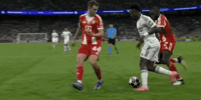 《行骗天下》维尼休斯你是真没招了吗？就这点能耐了？
皇马主场啊，这可是，维尼本以