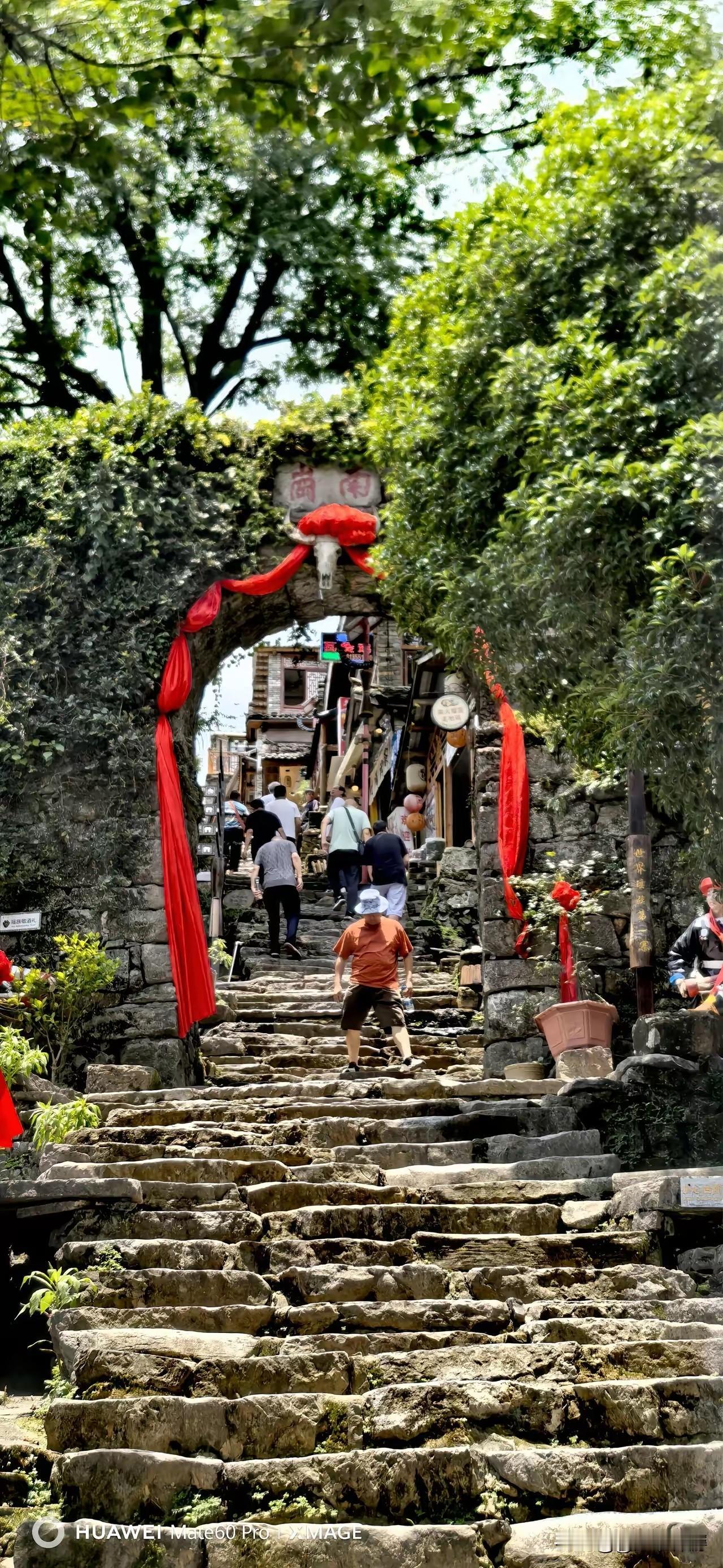 千年瑶寨你以为只有一个？错！除了清远连南的千年瑶寨，还有湖南江华的桐中口村也有一