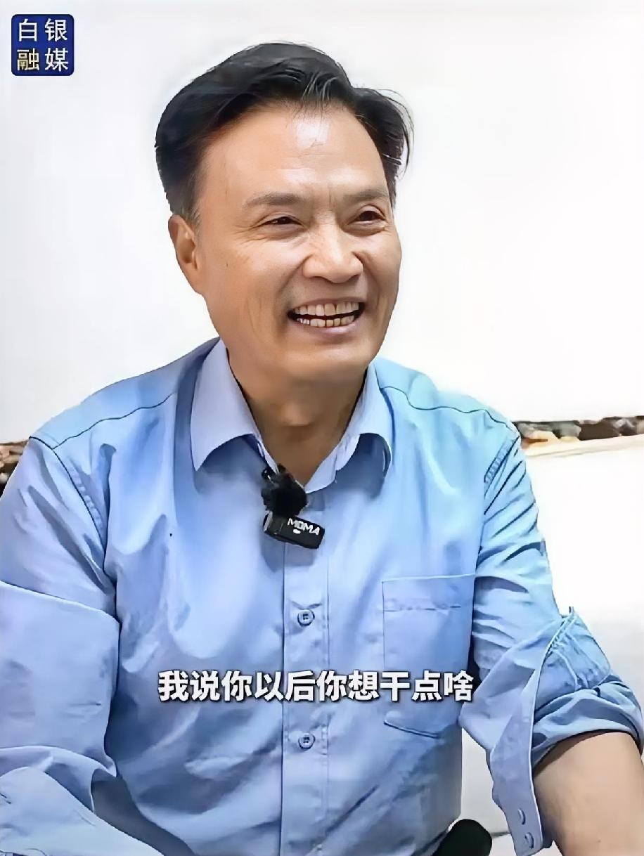 他火了！神二十三航天员张志远火了！他爸张巨坤接受采访，全程笑得合不拢嘴，满脸都是