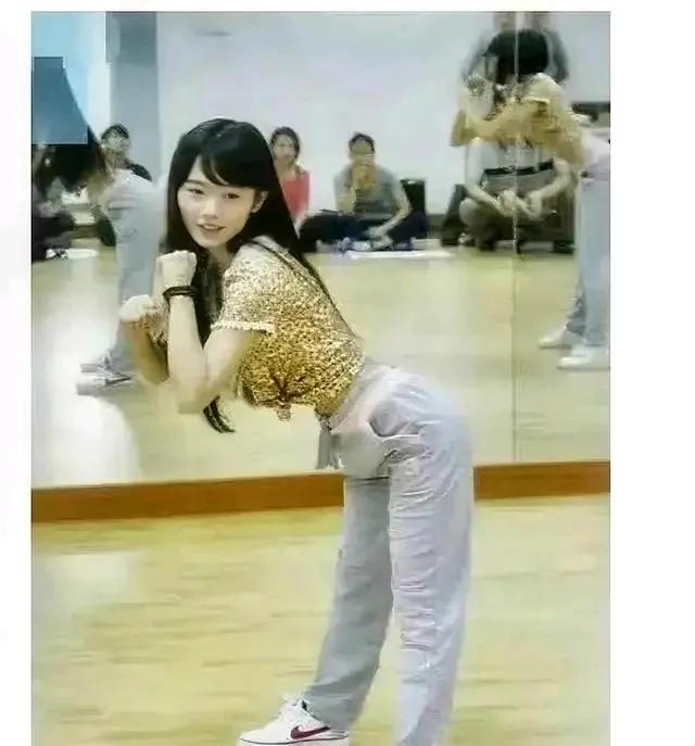 猜猜她们是谁？[狗头]
考验眼力的时刻来临了[灵光一闪]！