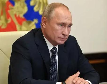 俄乌这事儿又闹大了，昨天俄罗斯直接摊牌给乌克兰下了最后通牒，想停火可以，必须先从