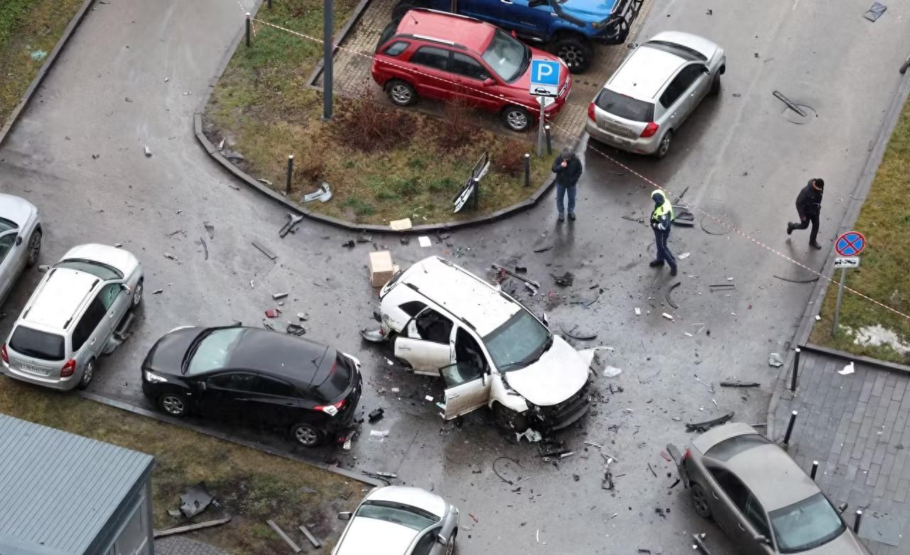 最近俄乌打仗的方式变了。乌克兰那边搞了很多暗杀，炸死了好几个俄罗斯将军，连莫斯科