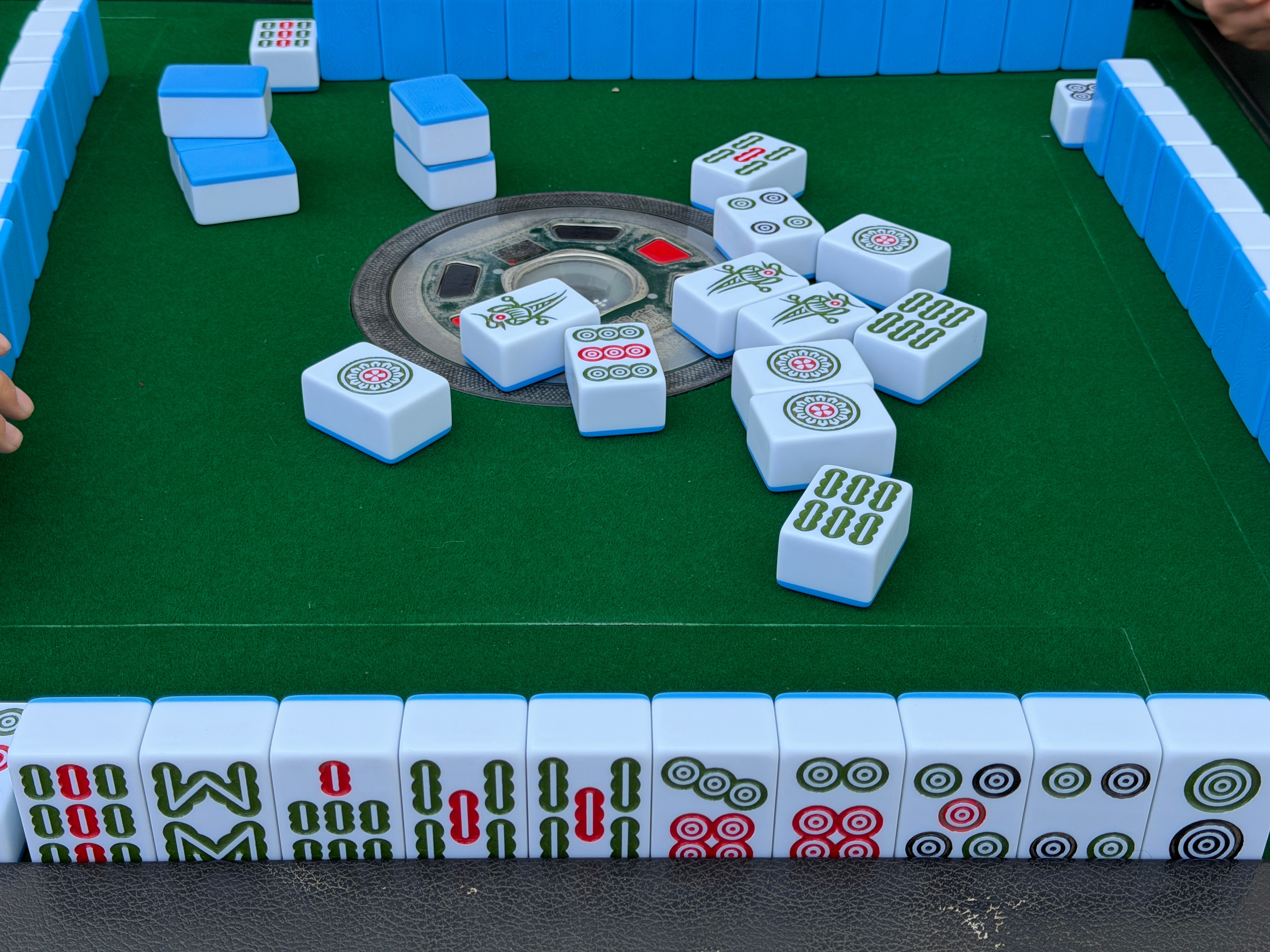 大年初二不午睡 昨晚打麻将打打到两点半，睡个懒觉，继续……