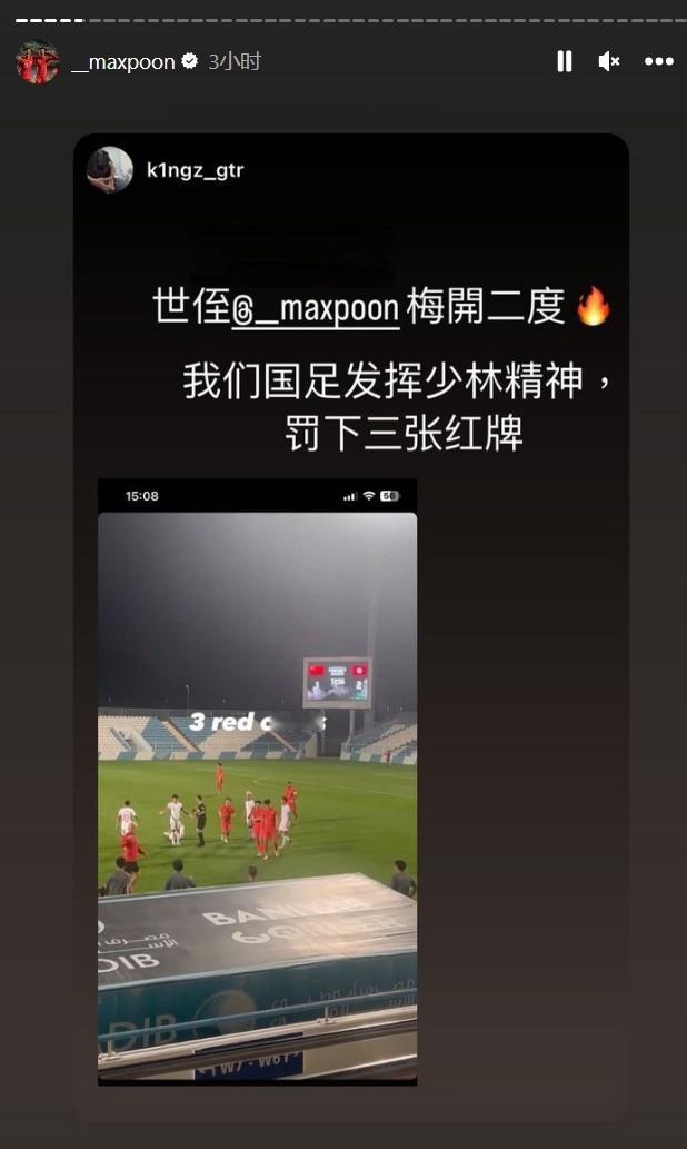 大哥哥踢不过小弟弟，于是恼羞成怒，把踢球变成踢人，这剧本似乎在哪里看到过。

香