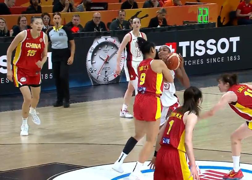 中国女篮世界杯首战惨败美国33分，张子宇首秀13+6，韩旭两双！北京时间2026