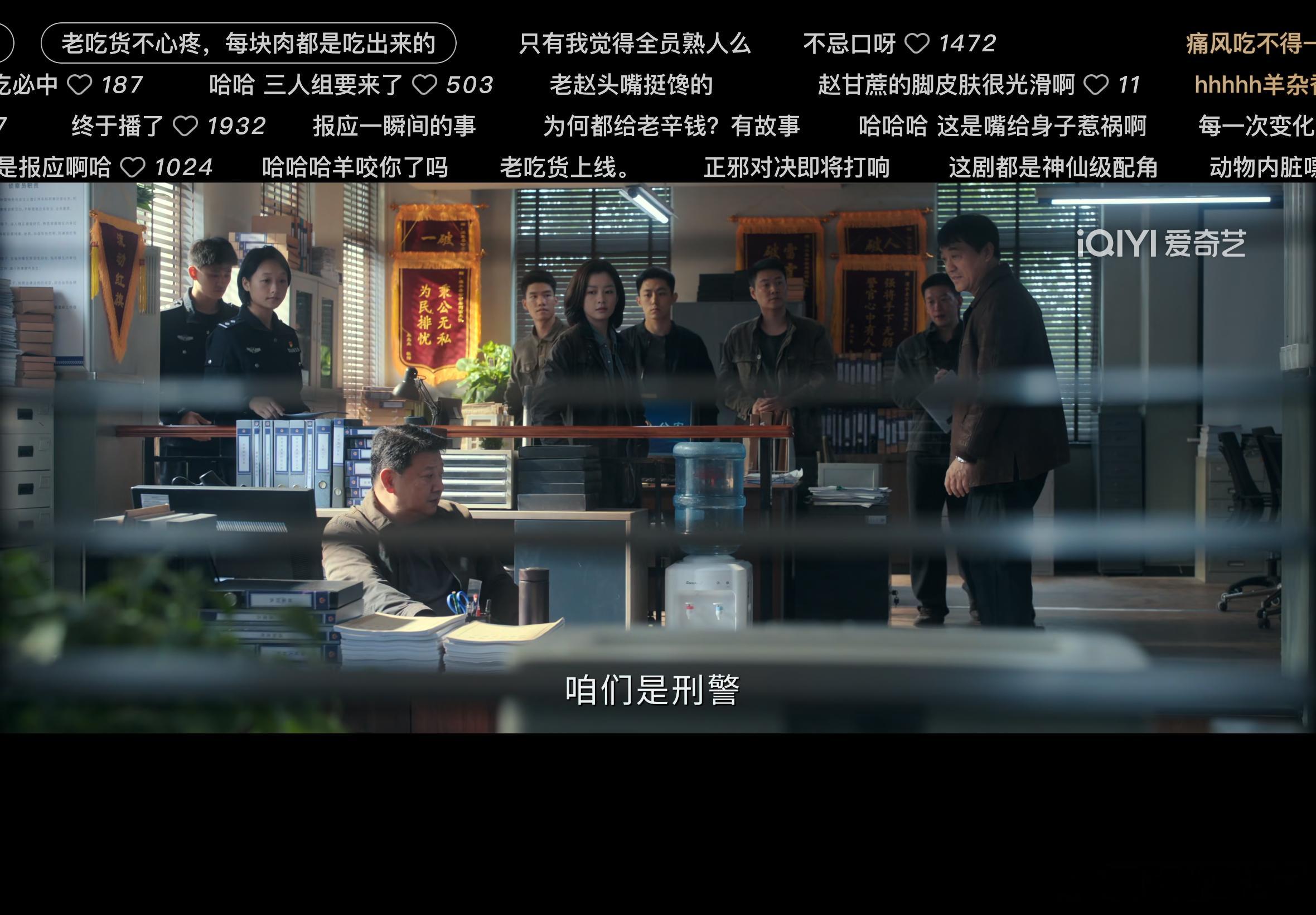 《深渊无间》的镜头暗藏了很多东西啊，大家站着，老赵一个人坐着，全剧就老赵一人不幸